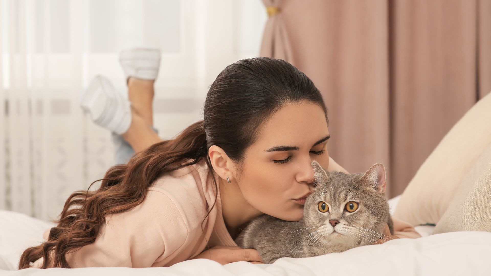 woman kiss cat