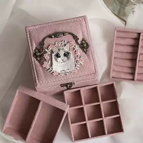 Velvet Cat-Themed Jewelry Organizer