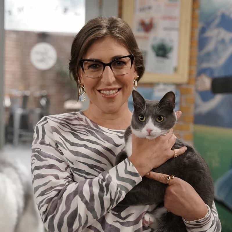 mayim bialik photographed with her cat