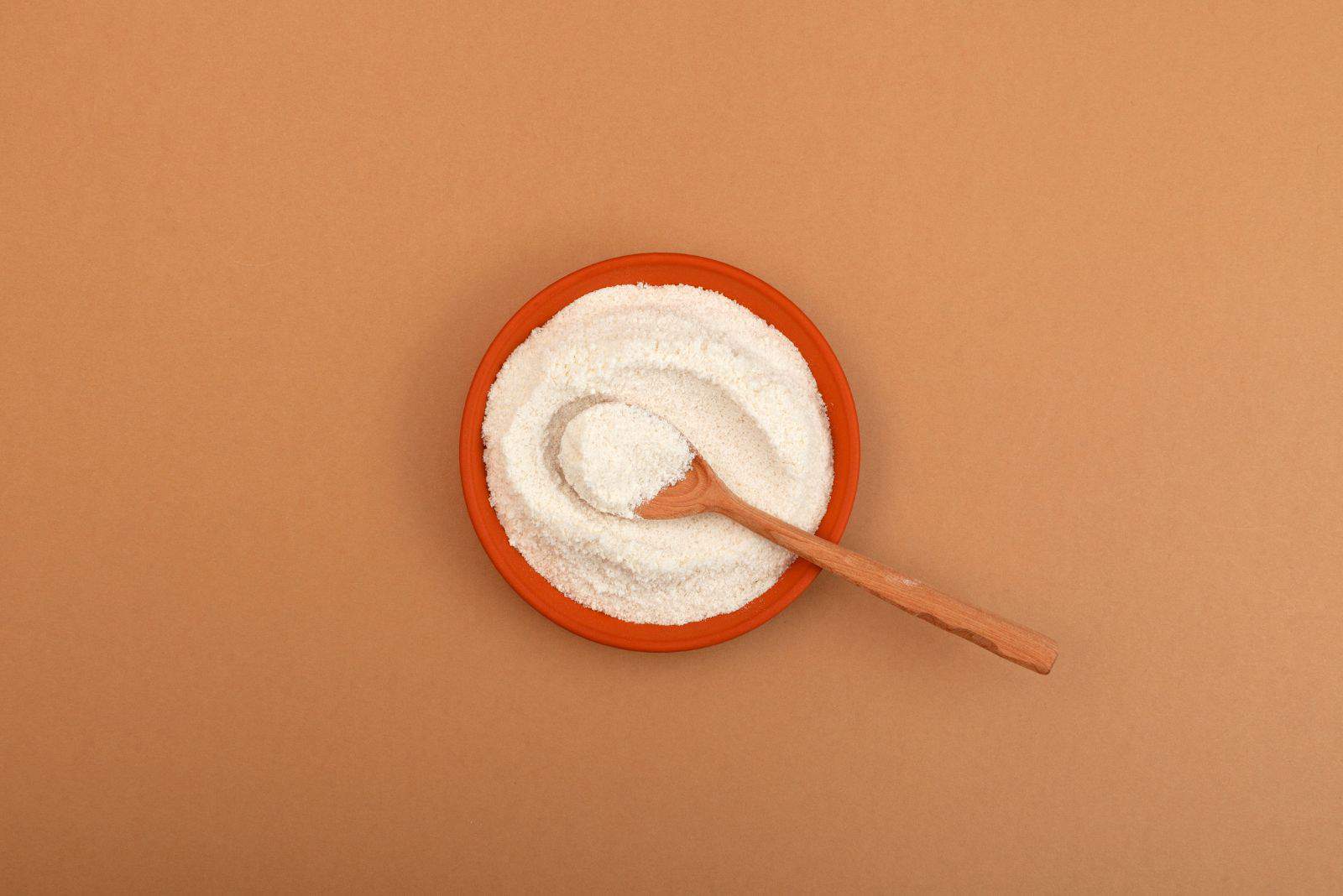 Carrageenan in a bowl on an orange background