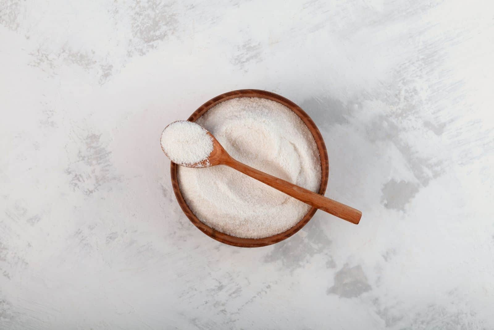 Carrageenan in a wooden bowl