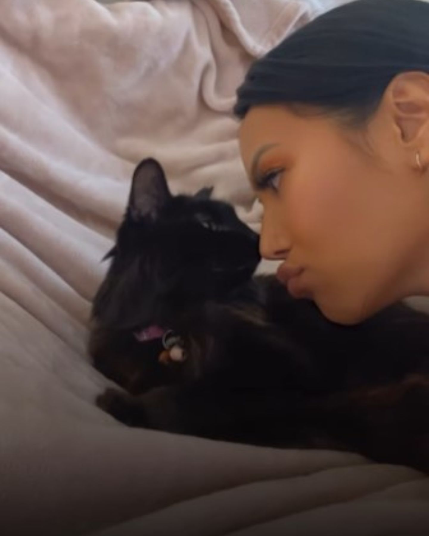 cat-kissing-her-owner