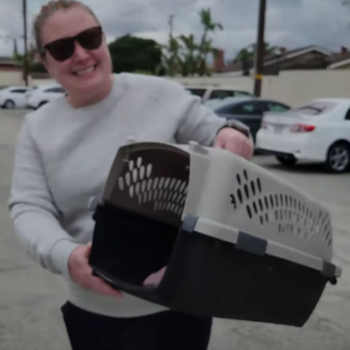 woman carrying a kennel