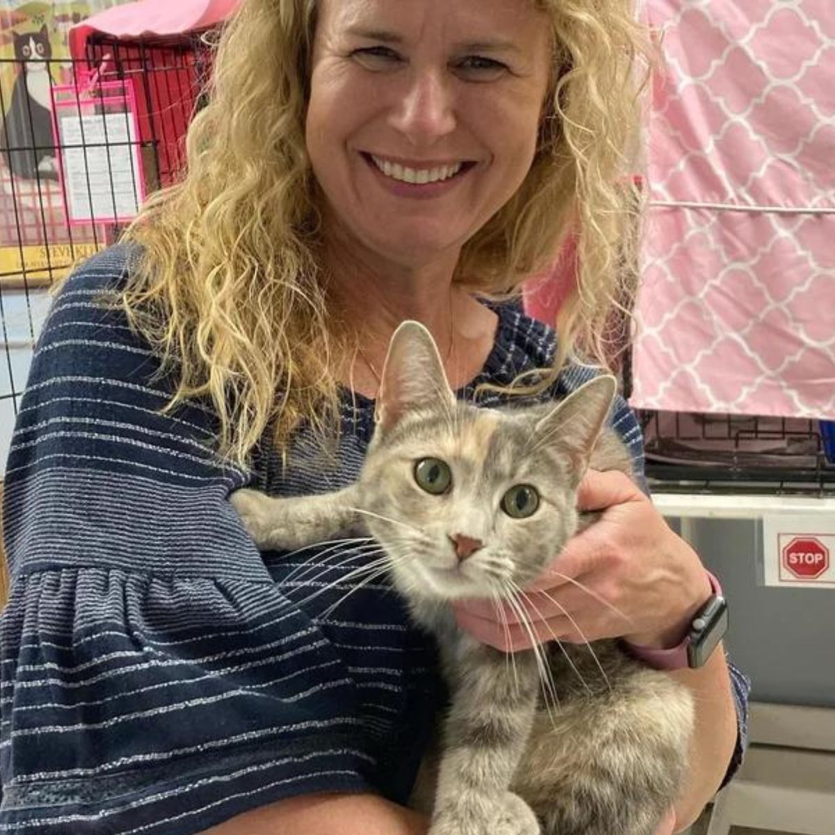 happy woman holding the cat