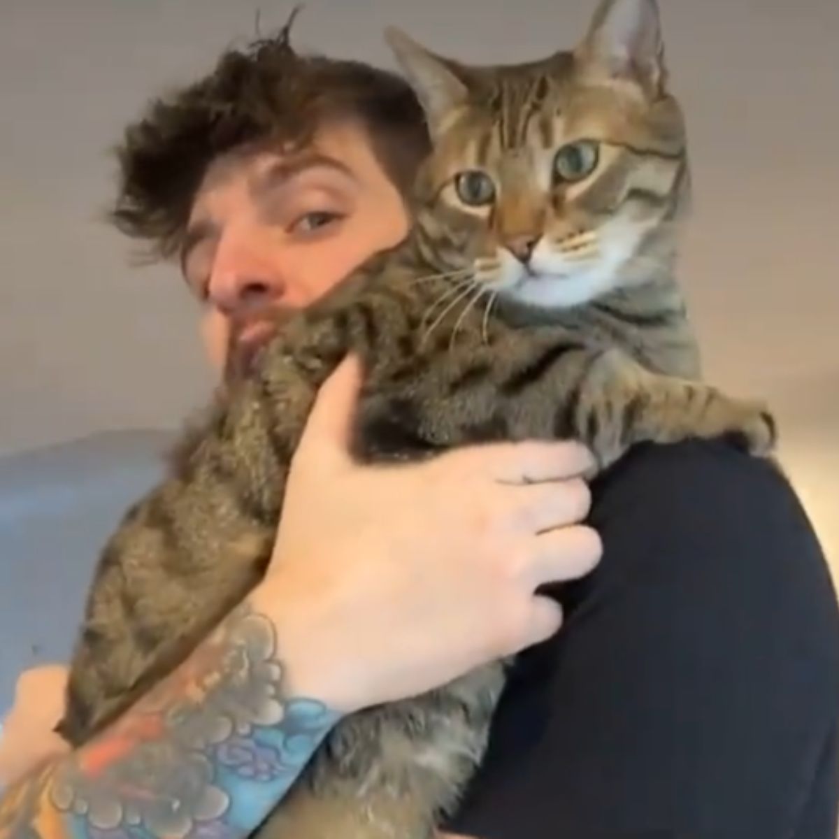 man holding the cat