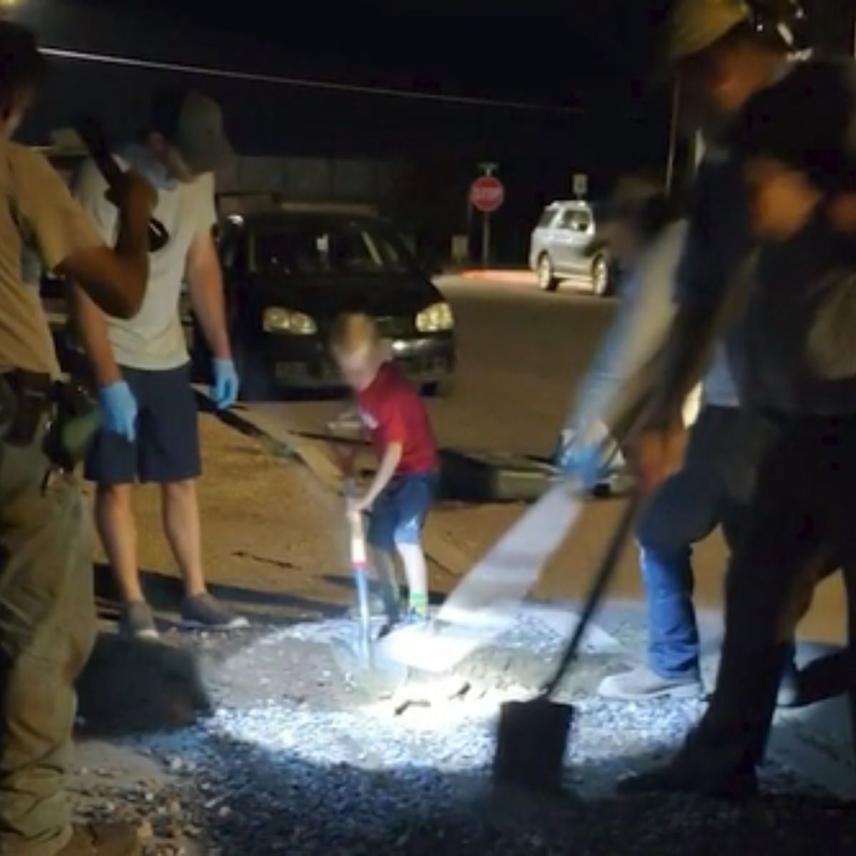 people helping rescue kitten