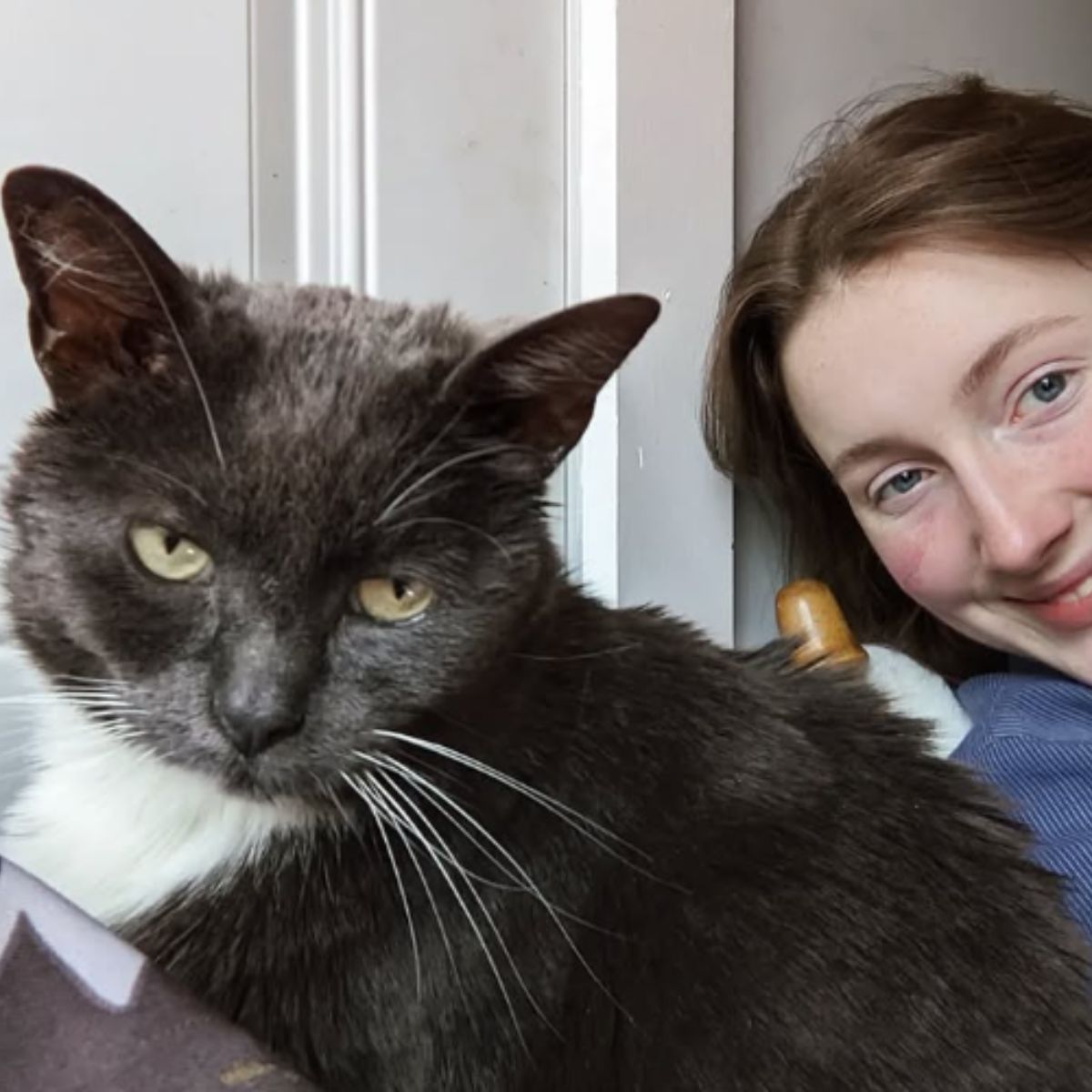 woman and her cat