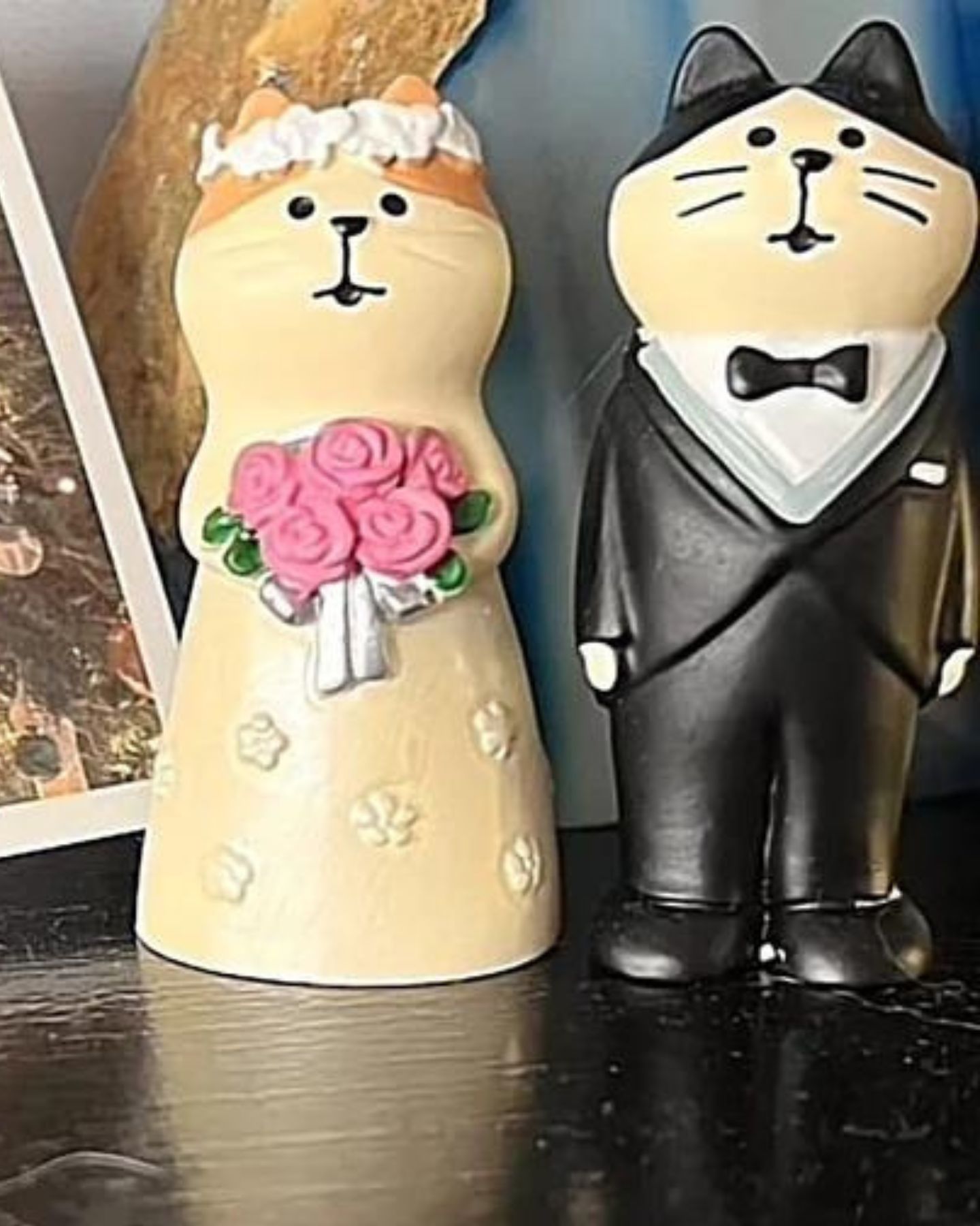 bride and groom figurines