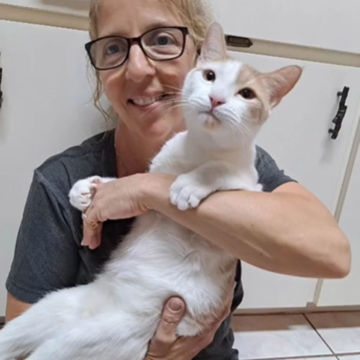 woman and a paralyzed cat