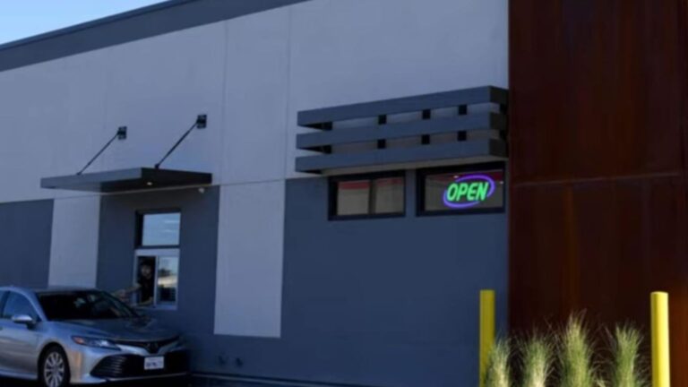 Man Stops At Texas Taco Bell To Get Dinner, Then Unexpected Creature Jumps Right Into His Car